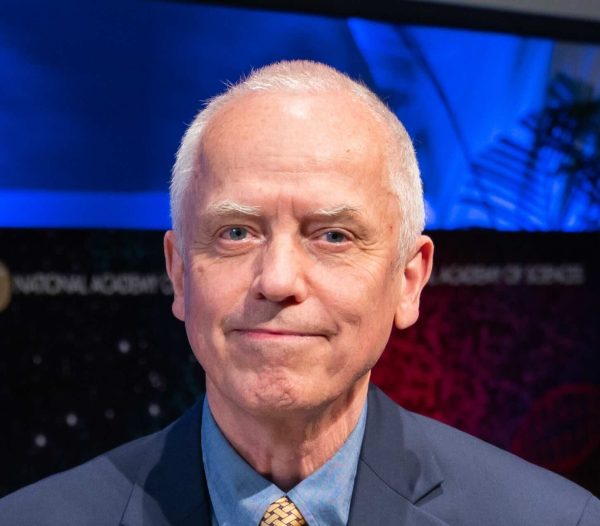 Goran Eksrtrom wearing a blue suite and tie